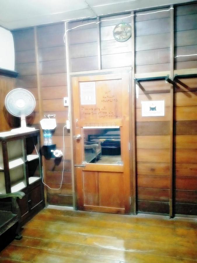 Ray Nu Guest House Аюттхая Екстер'єр фото