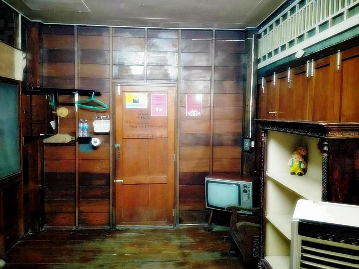 Ray Nu Guest House Аюттхая Екстер'єр фото