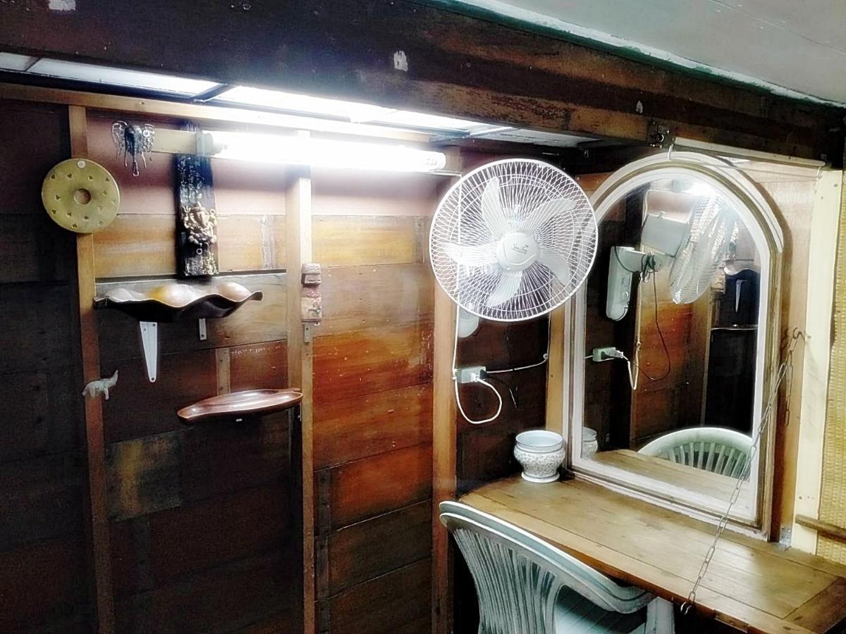 Ray Nu Guest House Аюттхая Екстер'єр фото