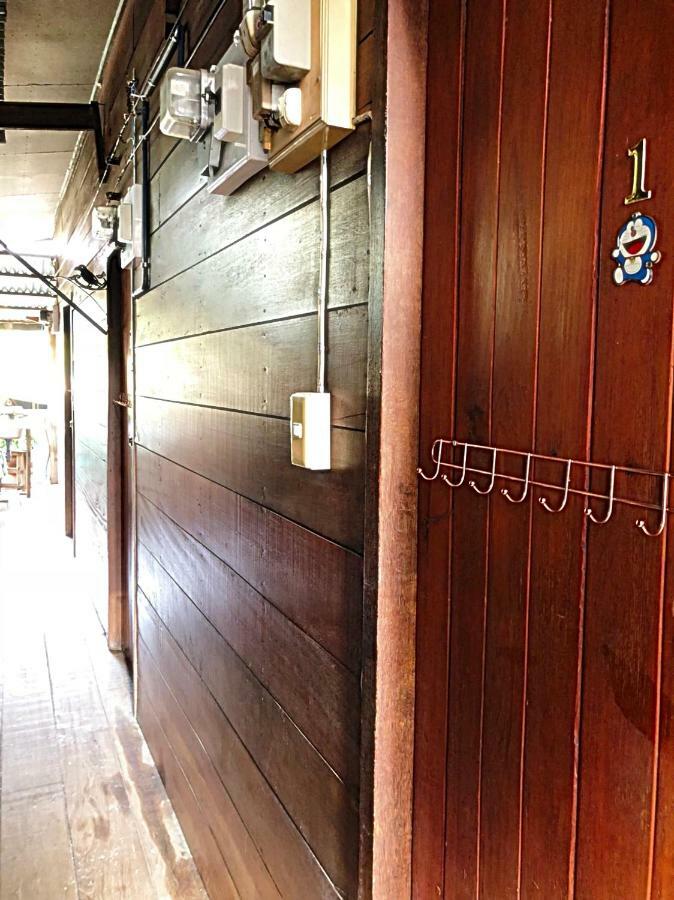 Ray Nu Guest House Аюттхая Екстер'єр фото