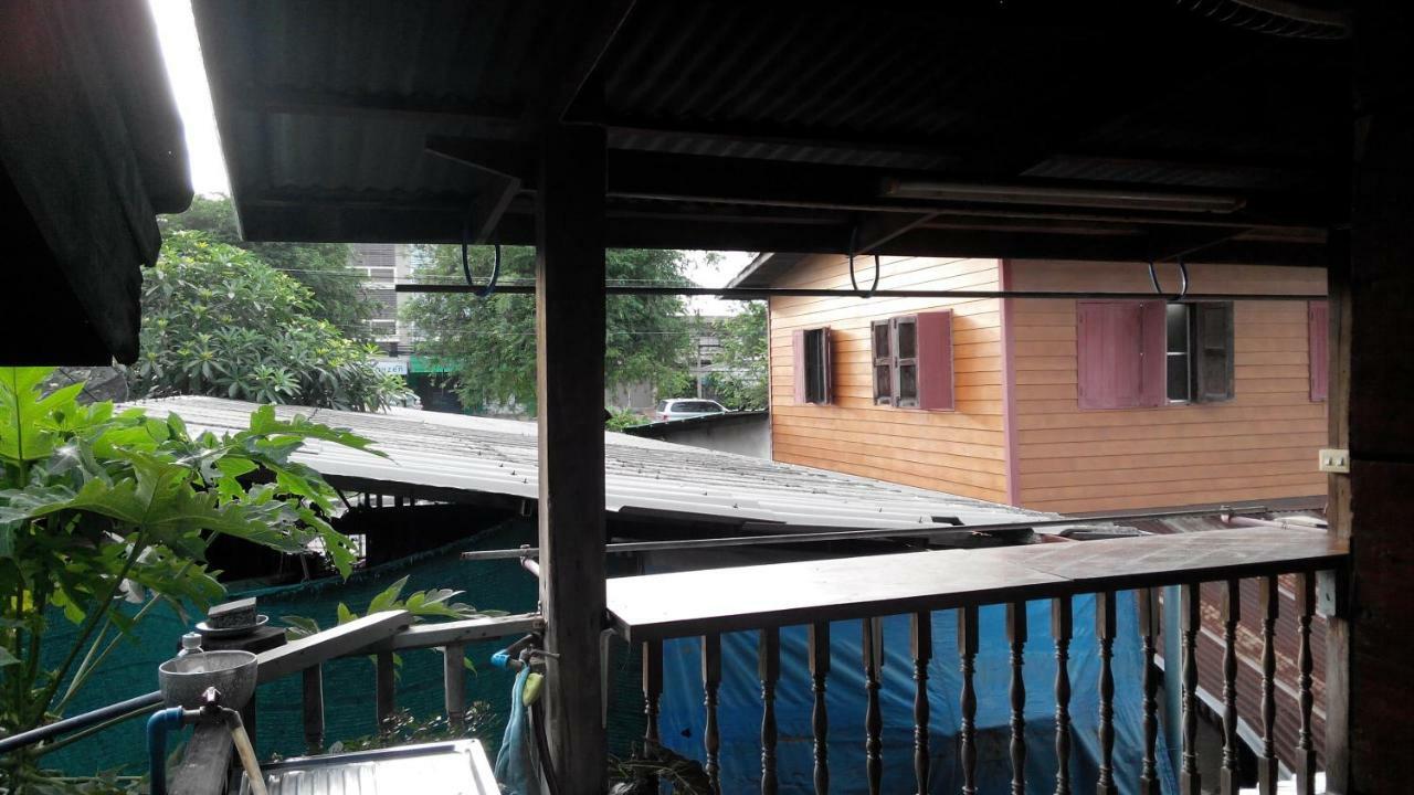 Ray Nu Guest House Аюттхая Екстер'єр фото